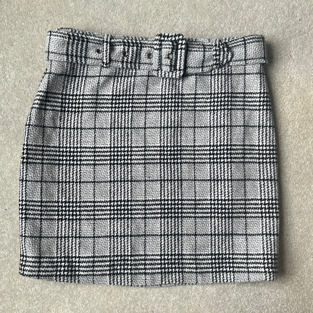 Black, gray, white plaid, belted, mini skirt, size small